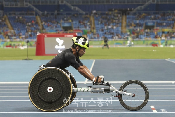 2016 리우패럴림픽대회 휠체어육상 종목에 참가한 홍석만 선수