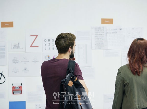 한국직업능력개발원이 14일 ‘KRIVET Issue Brief’ 제127호 ‘대졸 청년의 성별 일자리의 질 비교’를 발표했다.