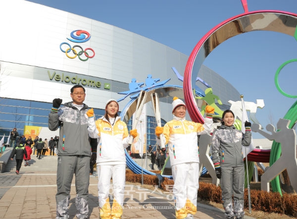 2018 평창 동계올림픽 성화가 20일 국가대표들의 새 요람 진천선수촌을 방문했다.