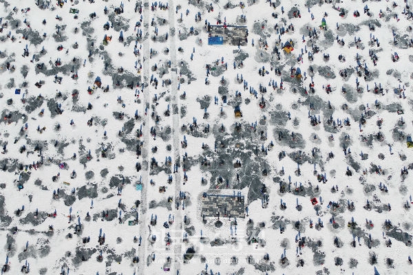 2018 인제빙어축제 첫날, 11만이 넘는 방문객이 참가했다.