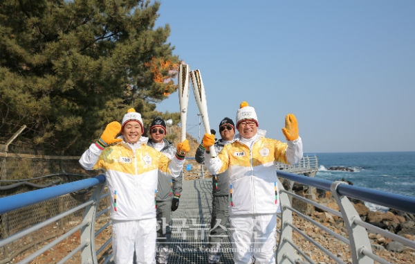 2018 평창 동계올림픽 성화가 8일 빙상의 도시 강릉에서 봉송을 성공적으로 마쳤다.