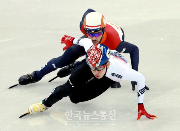 2018평창동계올림픽대회에 출전 중인 대한민국 선수단(단장 김지용)의 임효준 선수(22·한국체대)가 쇼트트랙 남자 1,500m에서 금메달을 획득하며 대한민국 선수단의 첫 승전보를 울렸다.
