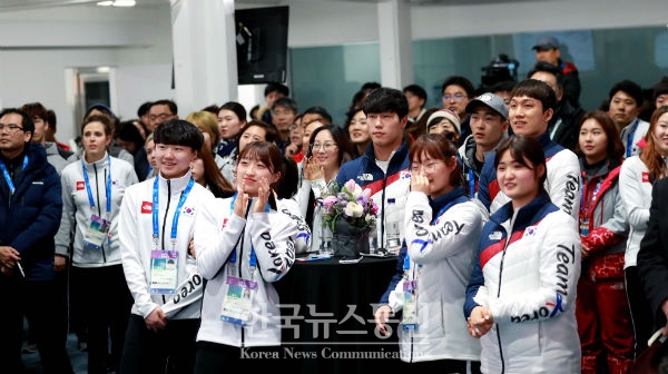 대한체육회(회장 이기흥)는 2월 24일(토) 오후 6시 30분, 강릉 올림픽파크 내 위치한 코리아하우스에서 2018평창동계올림픽 선수단의 밤 행사를 개최했다.