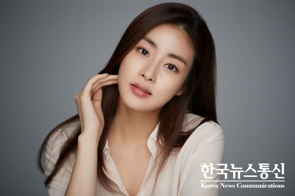 배우 강소라가 오는 10월 1일 방영되는 JTBC 새 월화드라마 ‘뷰티 인사이드’에 카메오로 등장해 기대를 높인다.