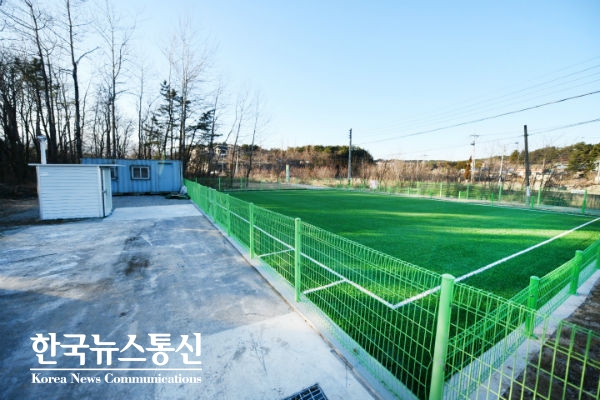 속초시(시장 김철수)가 15일 장애인을 위한 전용 게이트볼장의 시설을 전면 보수했다.