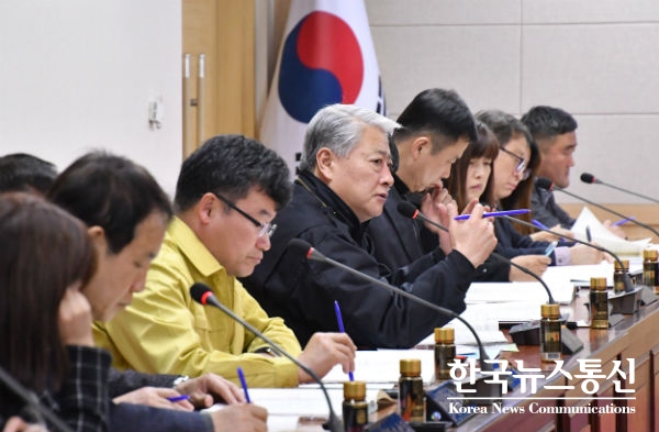 사진 : 지난 20일 오후 4시 시청 상황실에서 ‘민선7기 공약사업 2019 추진상황 보고회’를 개최했다.