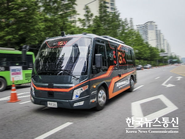 사진 : SKT가 서울시와 5G 자율주행 버스를 공개했다!