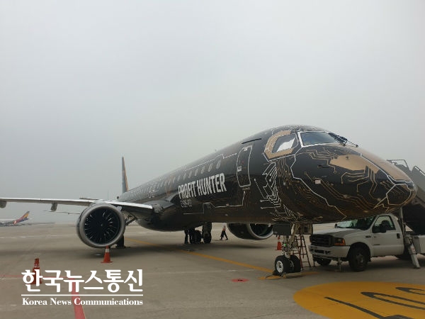 사진 : 김포공항 데모쇼에서 전시 중인 엠브라에르 E2 항공기