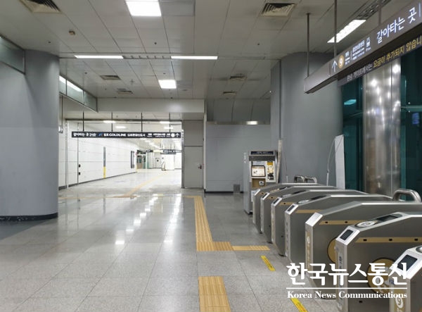 사진 : 김포공항역 지하2층 환승통로(9호선↔김포도시철도)
