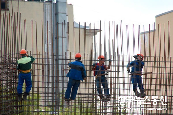 건설근로자공제회의 직무태만으로 건설노동자 955명의 퇴직공제금 16억원 가량이 미지급된 것으로 나타났다.
