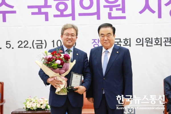 송기헌 의원이 ‘2019년도 입법 및 정책개발 우수 국회의원’에 선정됐다.
