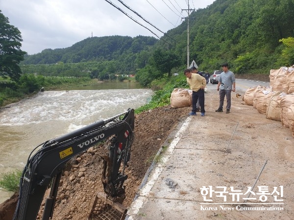 사진 : 영월지역 곳곳에서 폭우로 인한 비피해가 계속 늘어나면서 영월군은 신속하고 항구적인 복구를 위해 총력을 기울이고 있다.