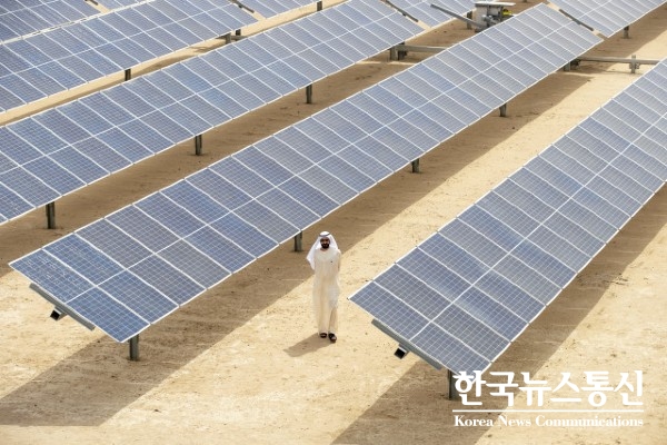 사진 : DEWA 혁신센터와 모하메드 빈 라시드 알 막툼 태양광발전소가 800MW급 3기를 개장했다.