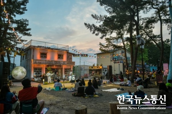 사진 : 강릉 사천해변 일원에서 펼쳐진 릉릉뮤직 야외 공연