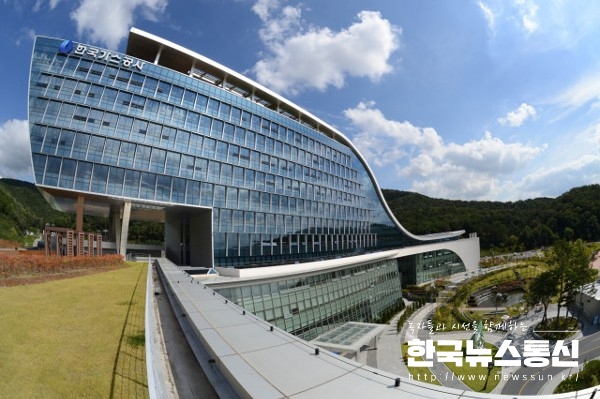 사진 : 한국가스공사는 융복합 수소충전소 구축을 위한 합작 회사 ‘하이스테이션’ 설립을 완료하고 사업 진행을 본격화한다고 밝혔다.