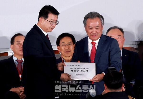 사진 : 대한민국 체육인대회 대정부 건의서 전달